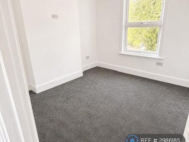 3 bedroom flat to rent