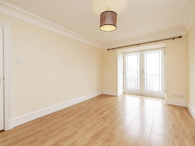 3 bedroom flat to rent