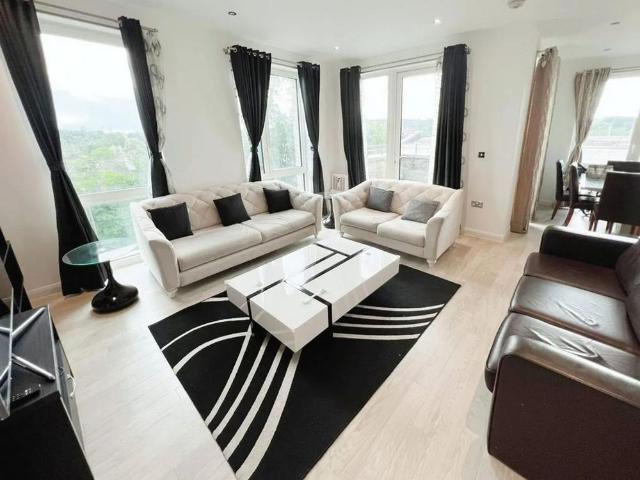 3 bedroom flat to rent