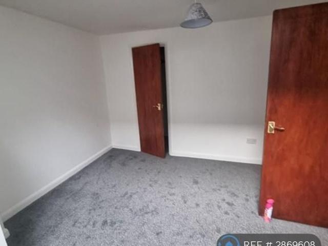 3 bedroom flat to rent