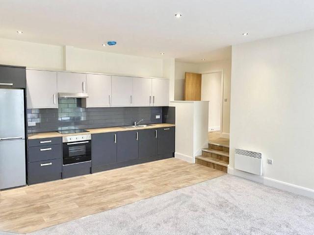 3 bedroom flat to rent