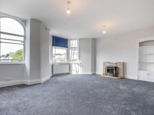 3 bedroom flat to rent
