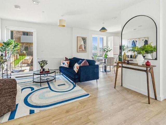 3 bedroom flat to rent