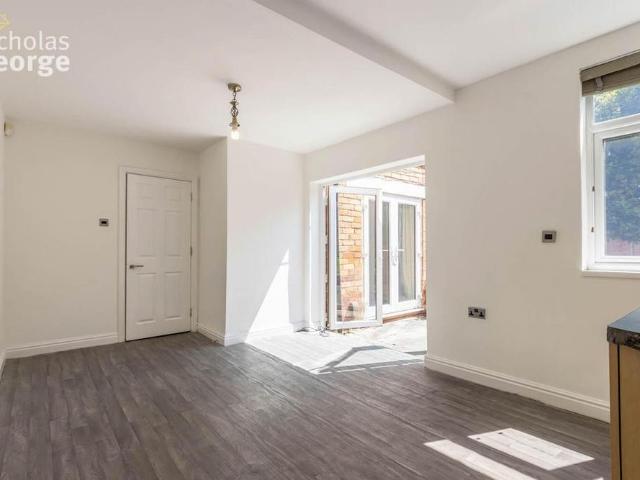 3 bedroom flat to rent