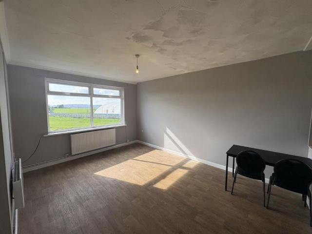 3 bedroom flat to rent