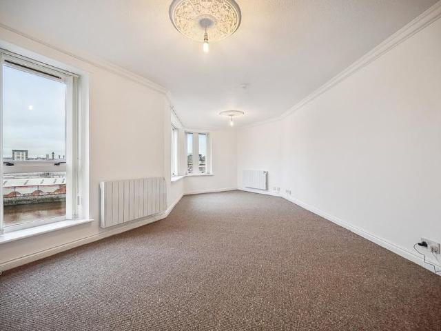 3 bedroom flat to rent