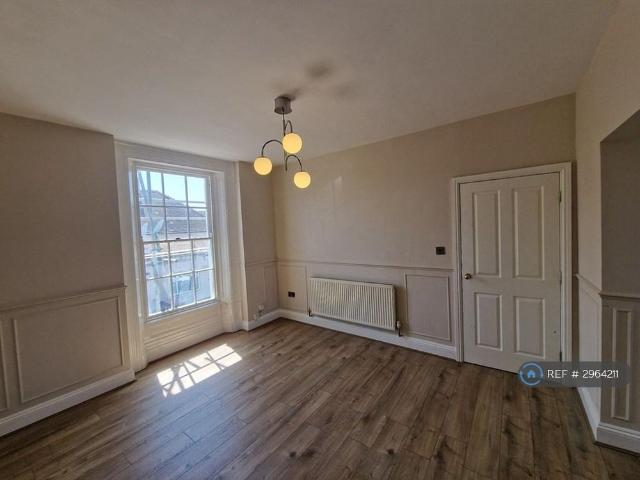 3 bedroom flat to rent
