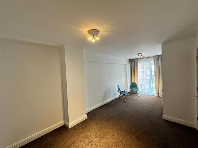 3 bedroom flat to rent