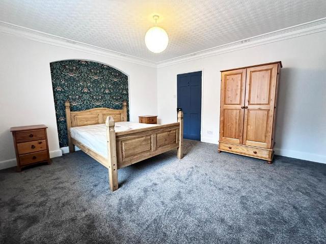 3 bedroom flat to rent