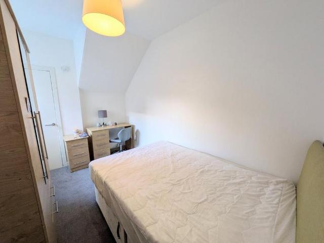 3 bedroom flat to rent