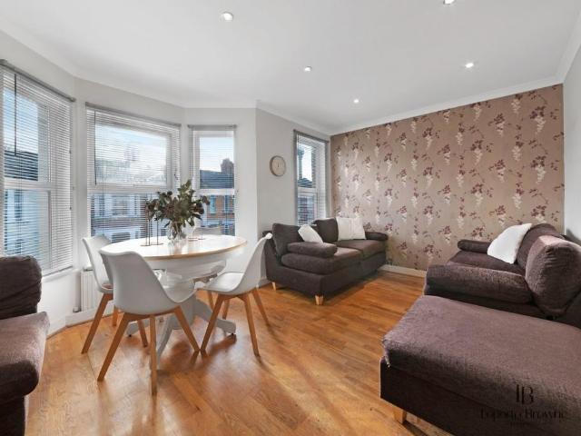 3 bedroom flat to rent