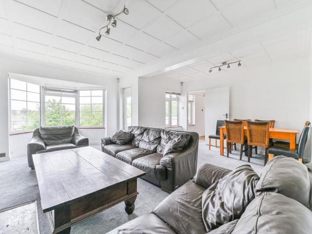 3 bedroom flat to rent