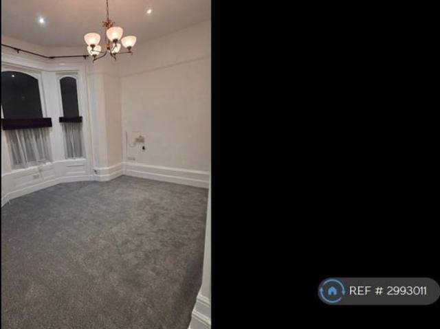 3 bedroom flat to rent