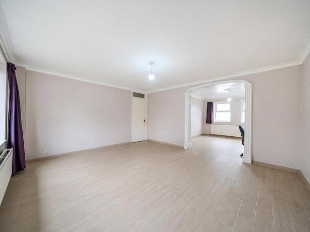 3 bedroom flat to rent