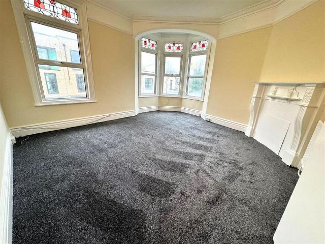 3 bedroom flat to rent