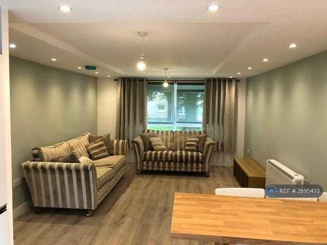 3 bedroom flat to rent