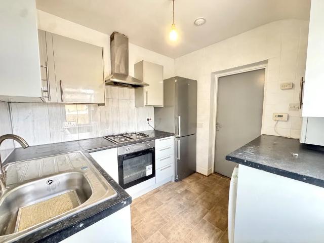 3 bedroom flat to rent