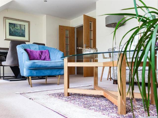 3 bedroom flat to rent