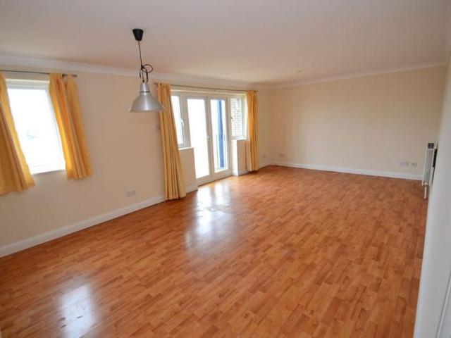 3 bedroom flat to rent