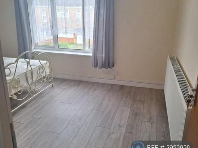 3 bedroom flat to rent