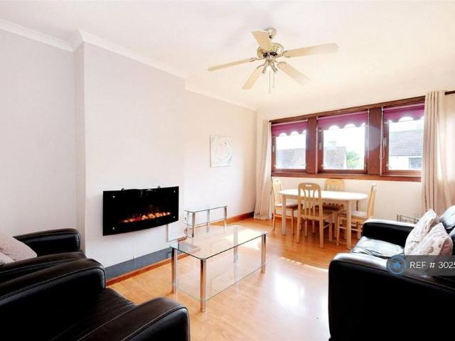 3 bedroom flat to rent