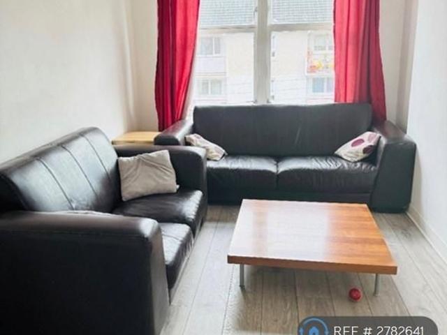 3 bedroom flat to rent