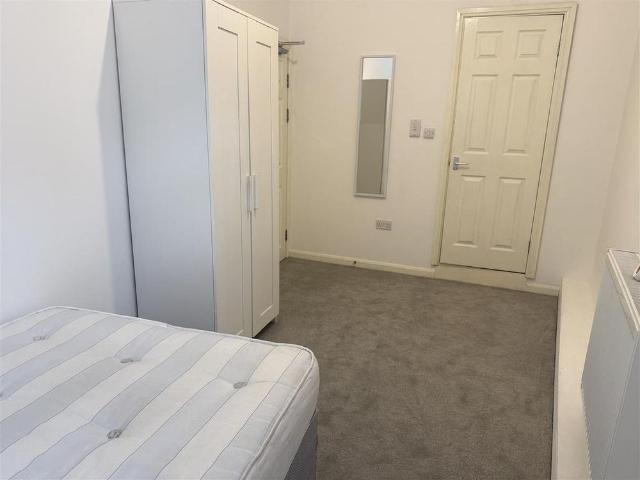 3 bedroom flat to rent