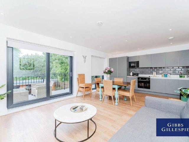 3 bedroom flat to rent