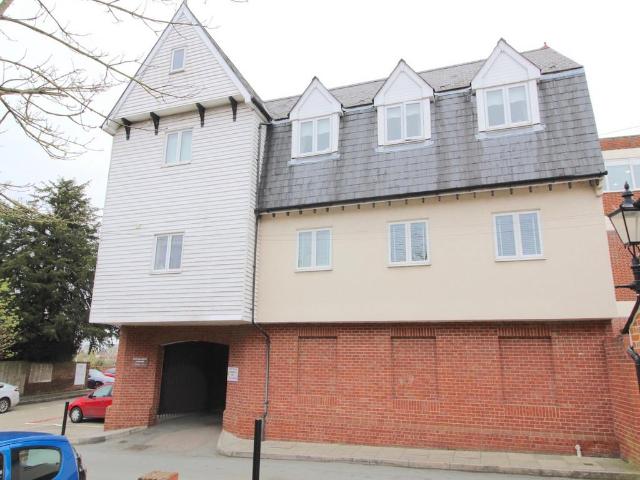 3 bedroom flat to rent
