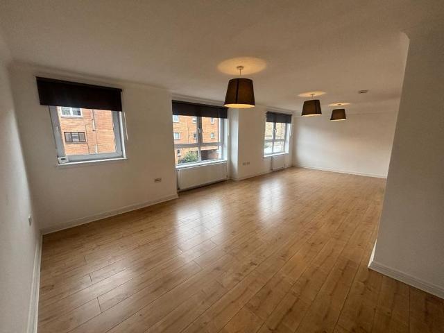 3 bedroom flat to rent