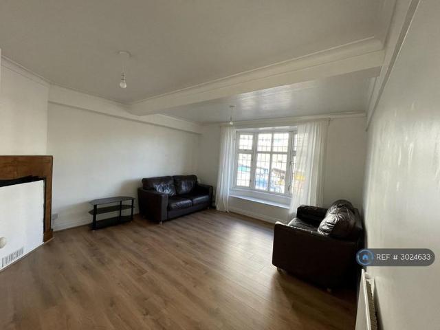 3 bedroom flat to rent