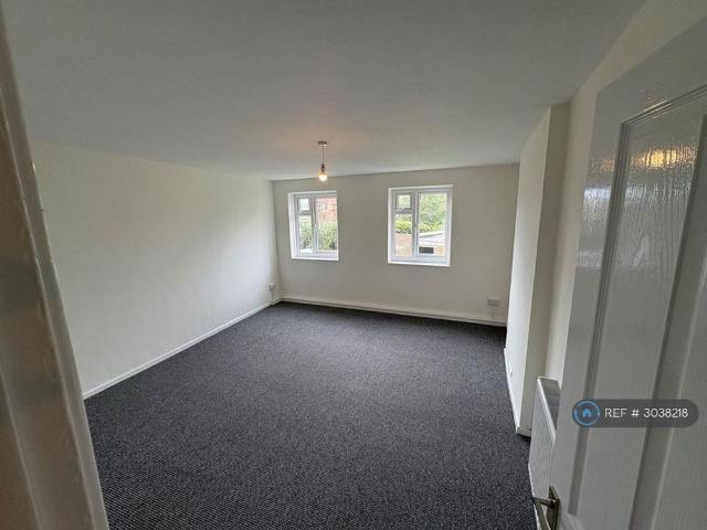 3 bedroom flat to rent
