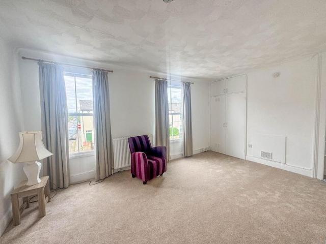3 bedroom flat to rent