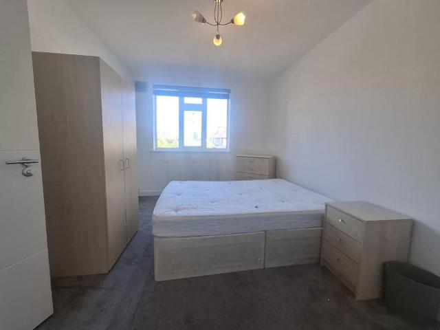 3 bedroom flat to rent