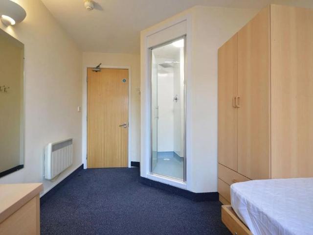 3 bedroom flat to rent