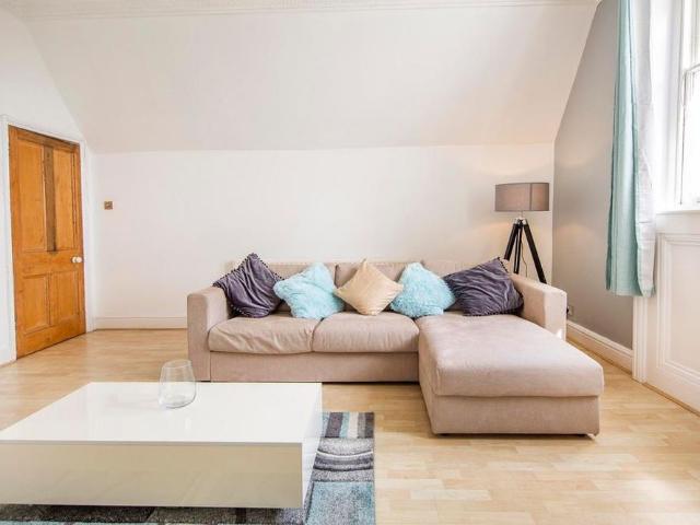 3 bedroom flat to rent