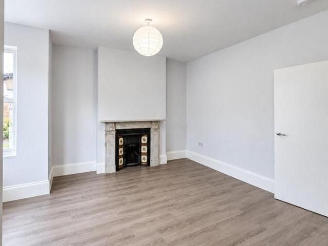 3 bedroom flat to rent
