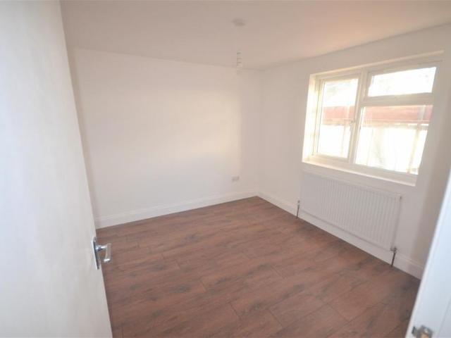 3 bedroom flat to rent
