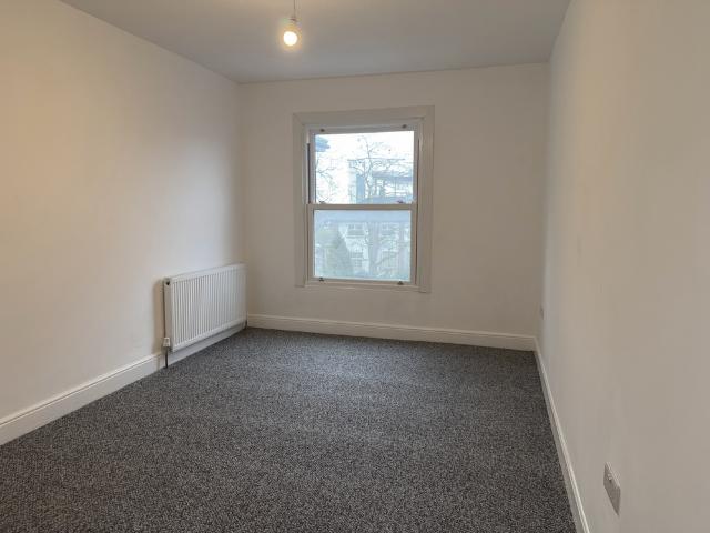 3 bedroom flat to rent