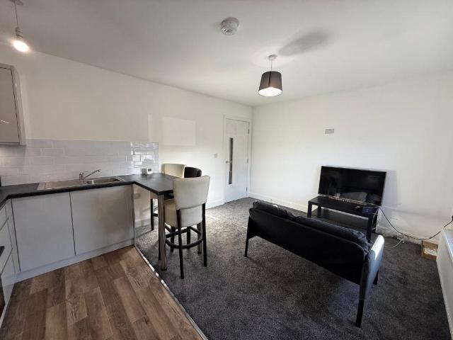 3 bedroom flat to rent