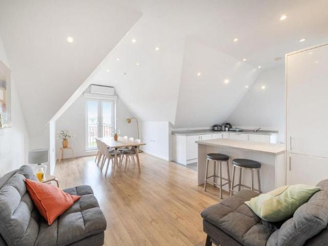 3 bedroom flat to rent
