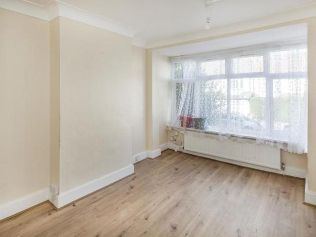 3 bedroom flat to rent