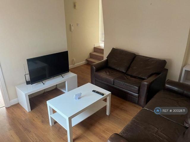 3 bedroom flat to rent