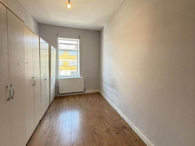 3 bedroom flat to rent