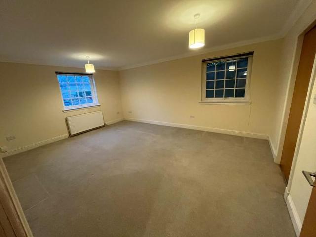 3 bedroom flat to rent