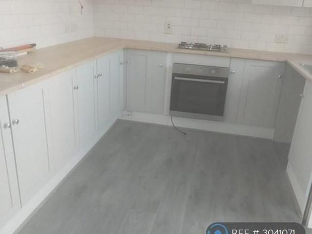 3 bedroom flat to rent