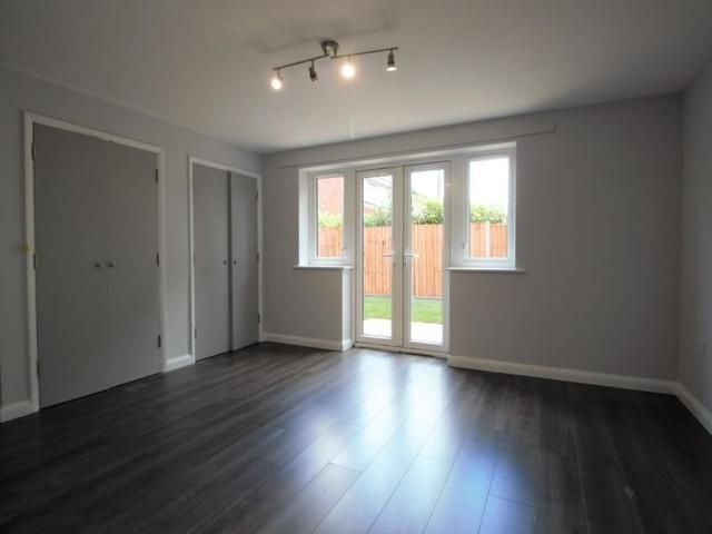 3 bedroom flat to rent