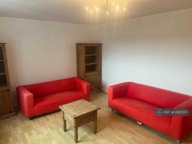 3 bedroom flat to rent
