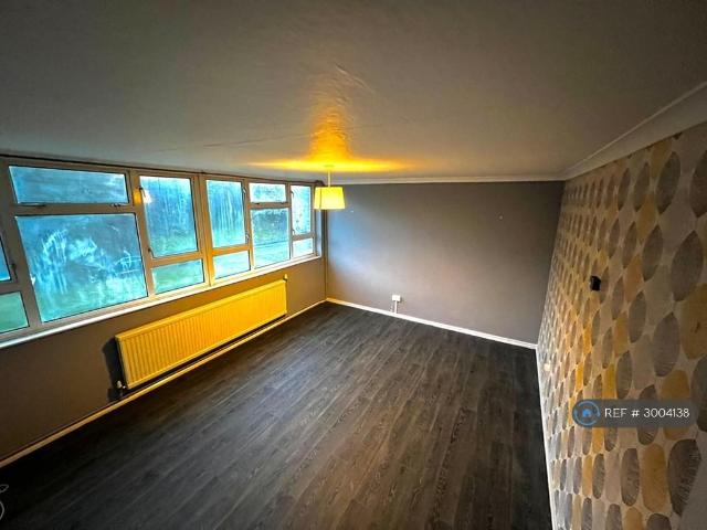 3 bedroom flat to rent