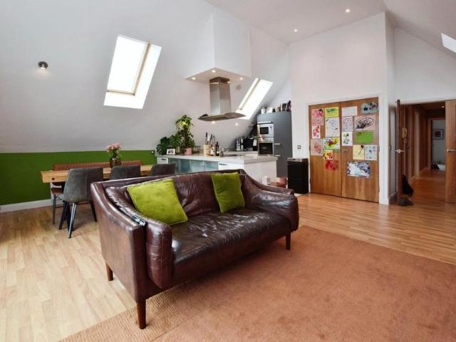 3 bedroom flat to rent